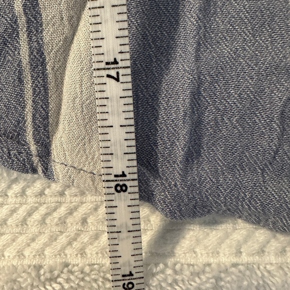 American Eagle top. - Picture 6 of 9